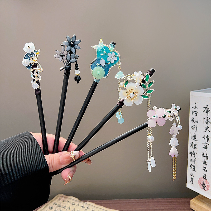 Classic Tassel Hair Stick Blac - огляд і ціна Hanbok Hair Pin