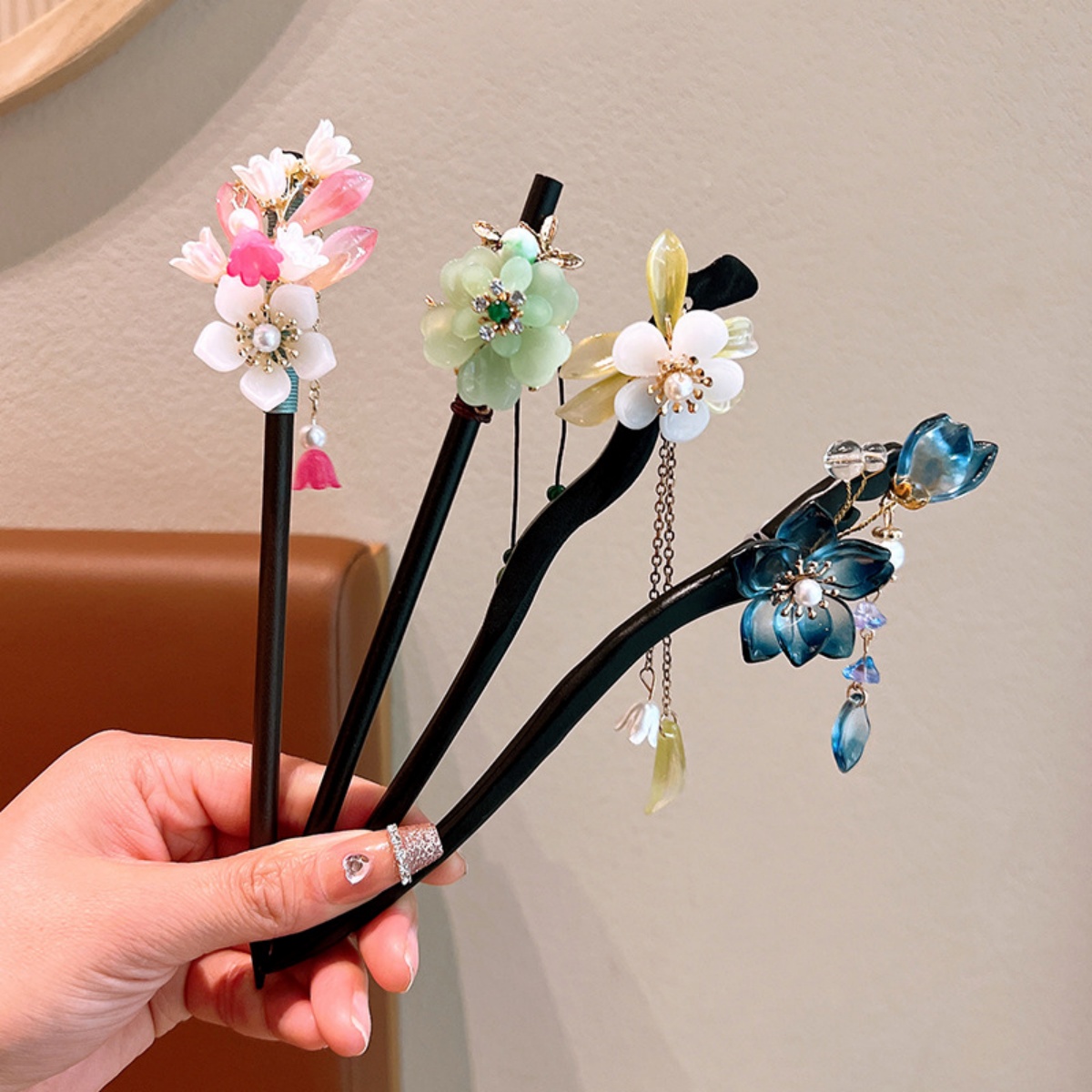 Exquisite Flower Tassel Wooden - огляд і ціна Hanbok Hair Pin