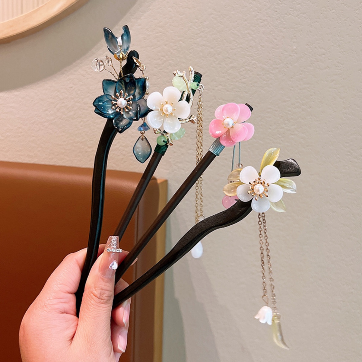 Exquisite Flower Tassel Wooden - огляд і ціна Hanbok Hair Pin